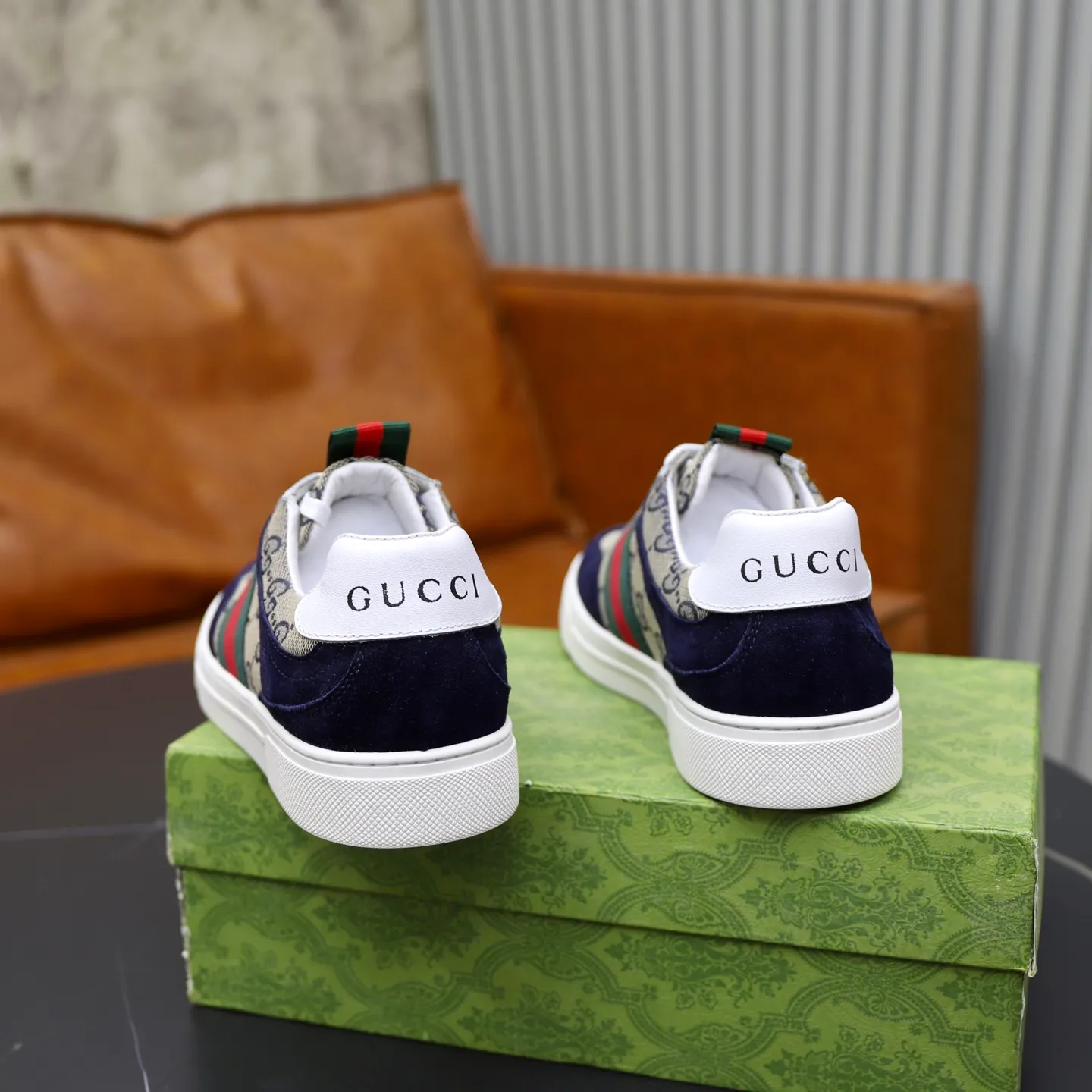 Ex-factory price: 440💰🙅‍♂️🙅‍♂️🙅‍♂️ Brand: GUCCI Standard code: 38-44 (45 customized) Grade: Same as the official website Material: Original material splicing Comfortable and breathable lining Lightweight and wear-resistant sports outsole Style category: Men's fashionable casual shoes Running sneakers Distinguished luxury brand elements Top luxury Color: actual picture color